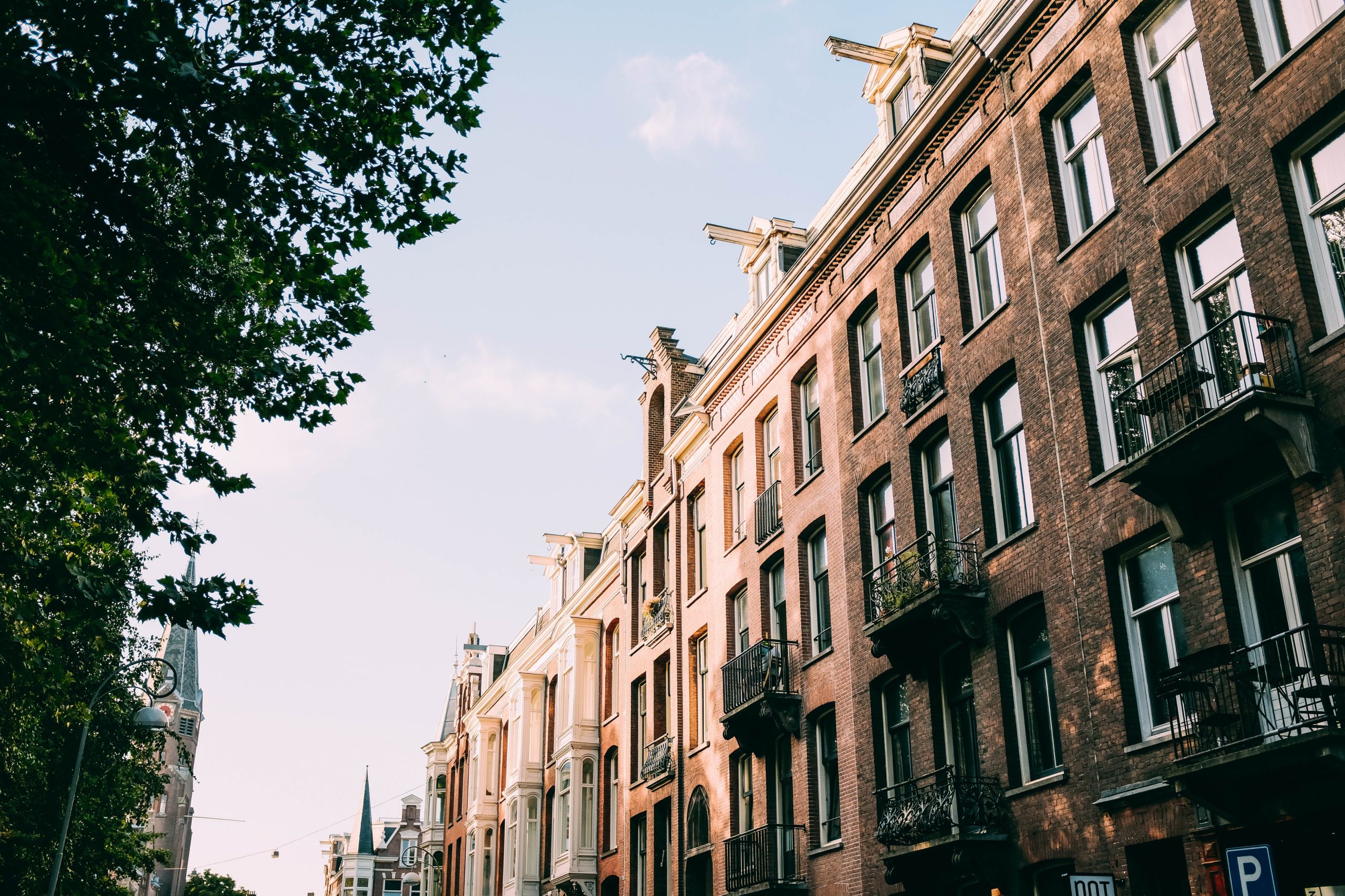 amsterdam-street-in-the-sun